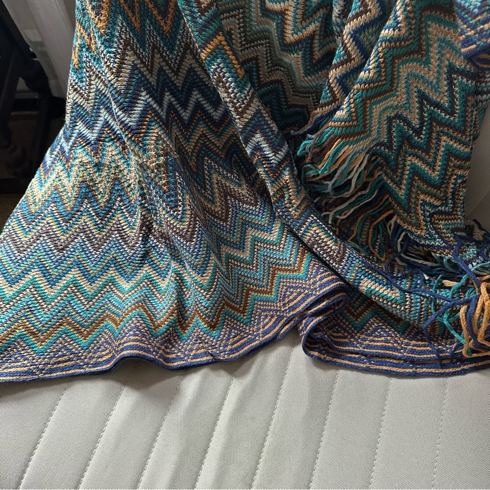 Lalifit Geometric Fringe Knit‎ Throw Blanket in Blue - Picture 5 of 5
